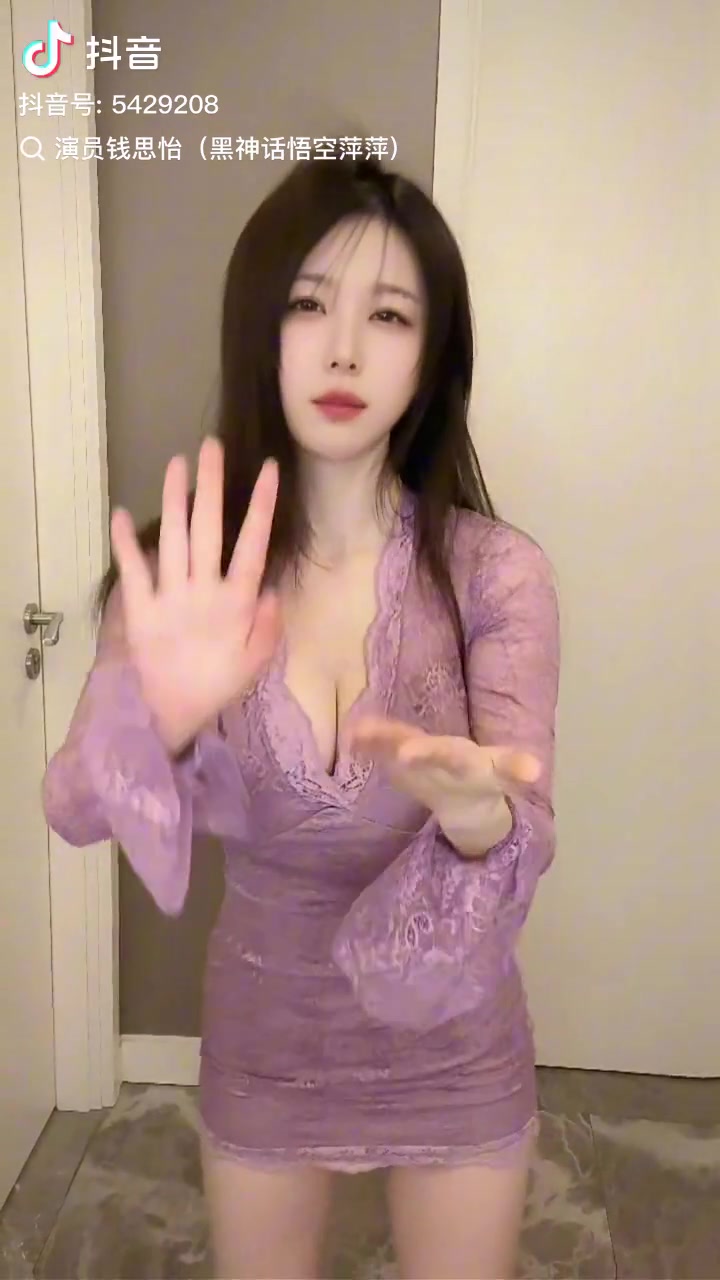 j9九游真人游戏第一品牌登录入口黑神话美女演员钱思怡晒热舞视频：紧身小妈裙 暴力身材一览无遗！
